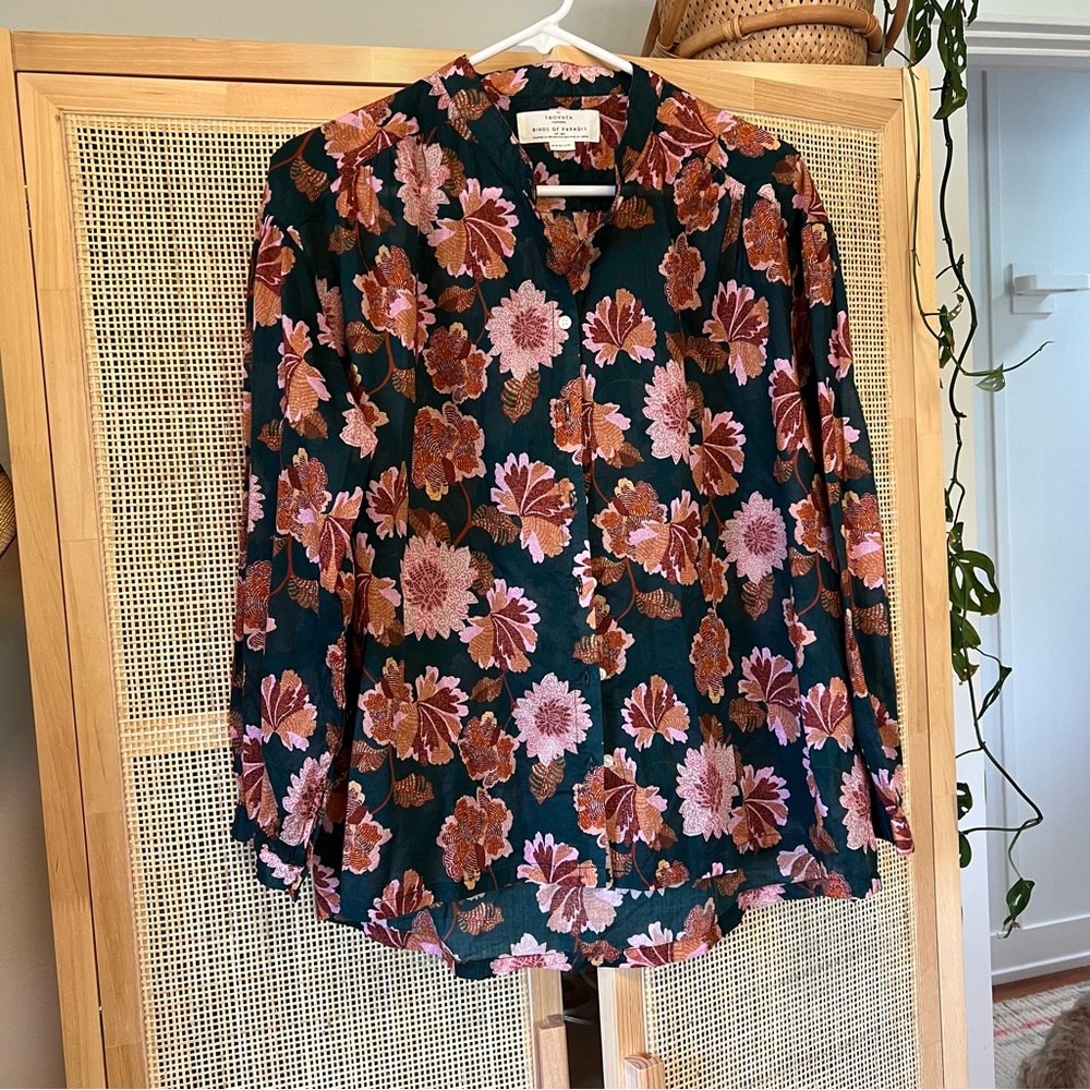 NEW Trovato Lily blouse carnation print, medium NWT